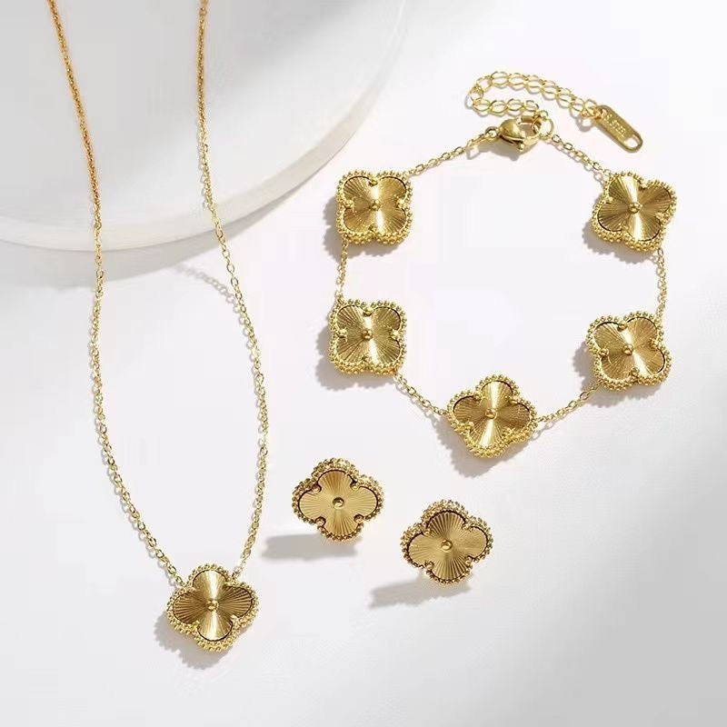 Parure trèfle Élégance – Collier, Bracelet & Boucles d’oreilles en Acier Inoxydable Doré